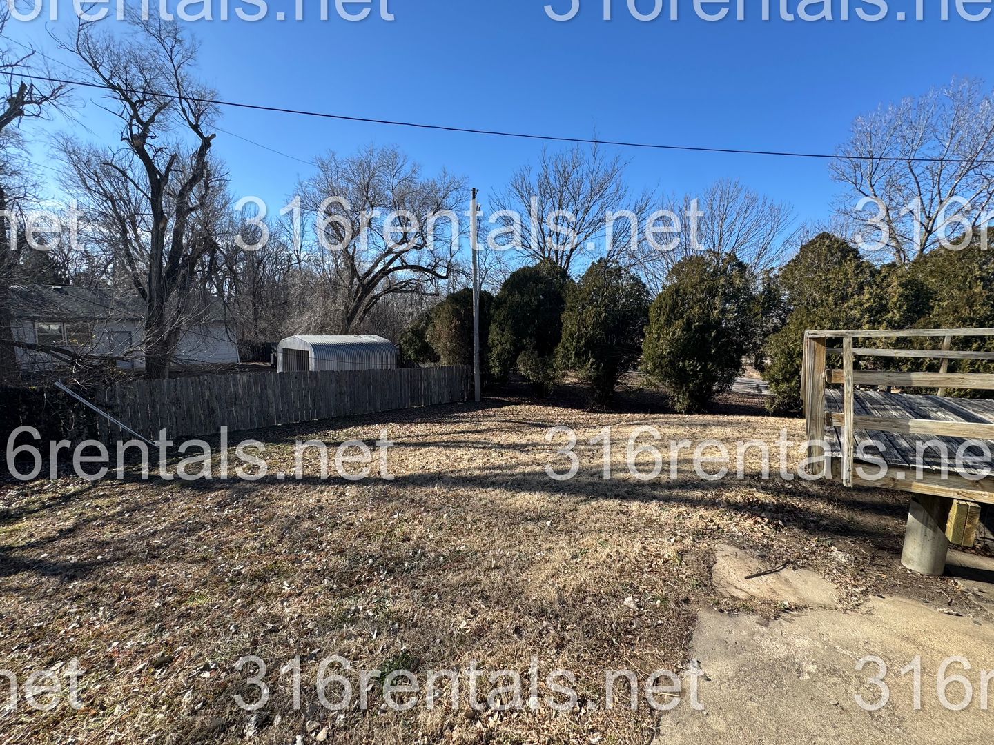 Newton Apartment: 511 Holly Ln