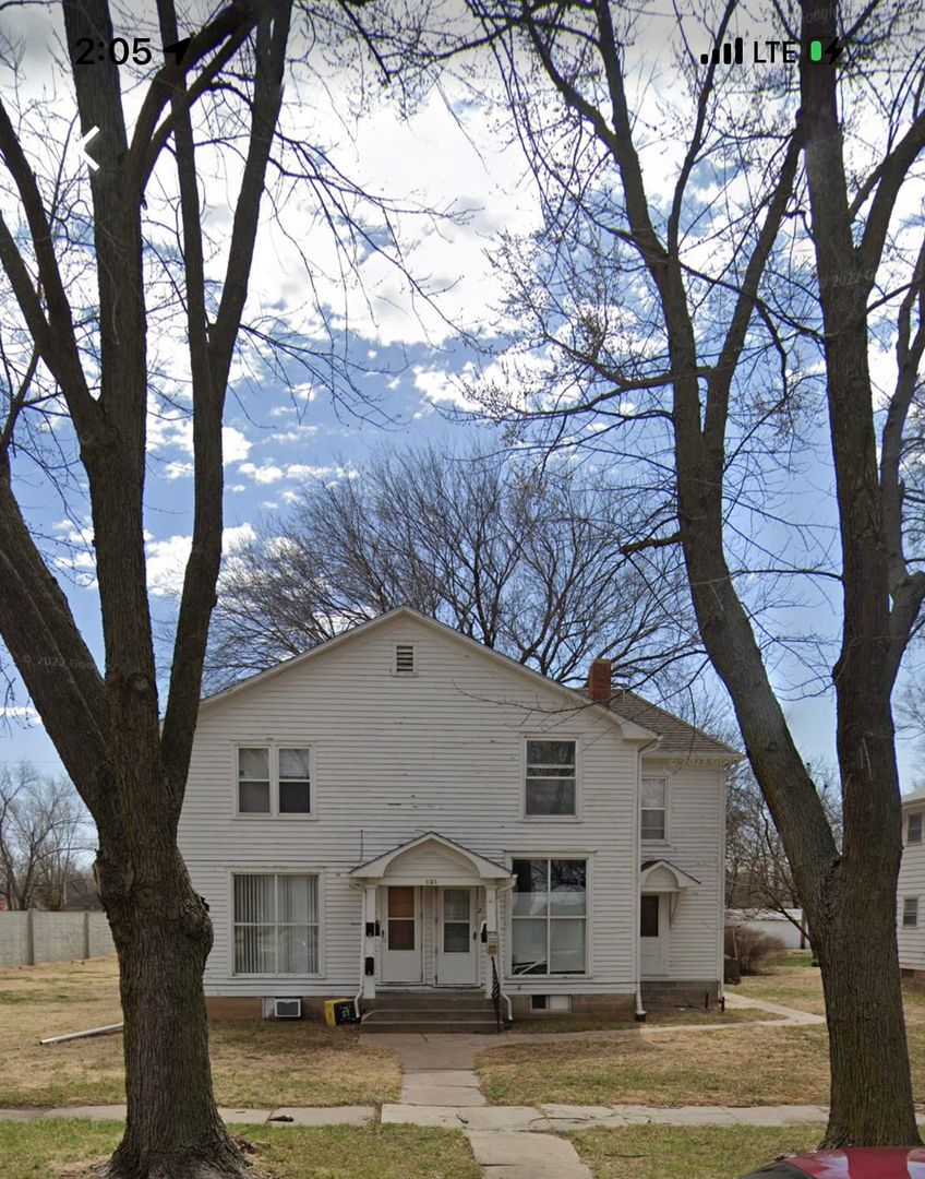 Newton Apartment: 121 W 2nd St