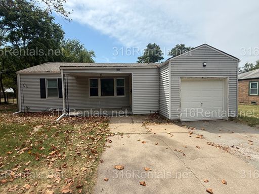 $1345 - 4 bedroom / 1 bathroom - Beautiful Single Family Home – photo 1