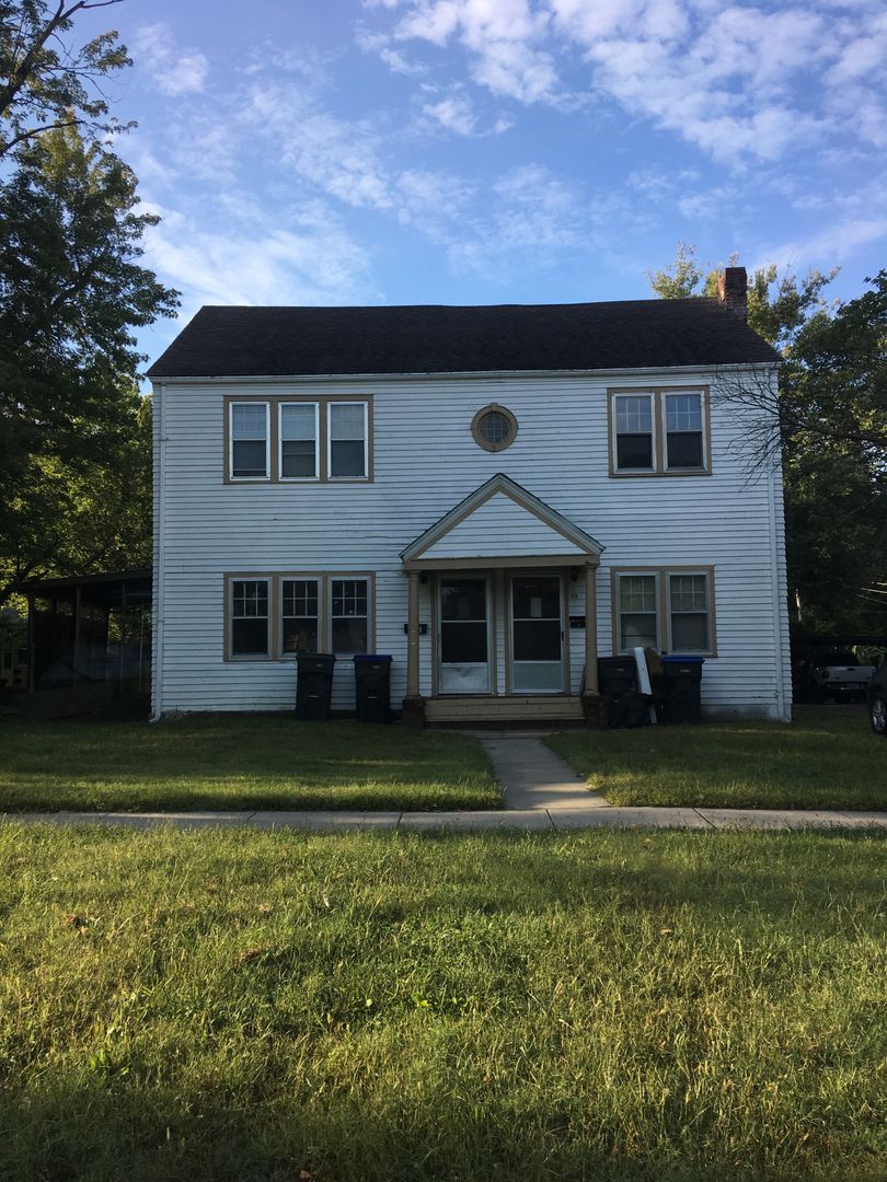 Newton Apartment: 419 E 6th St