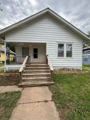 Two bedroom one bath house available now – photo 1