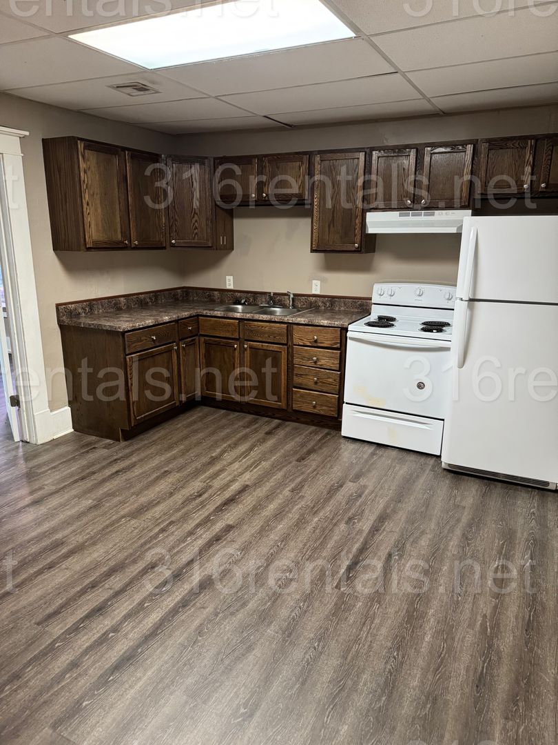 Augusta Apartment: 106 W. 6th