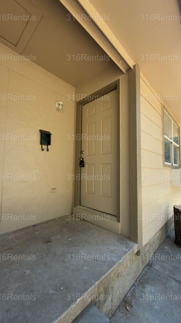 Augusta Apartment: 1110 School Street
