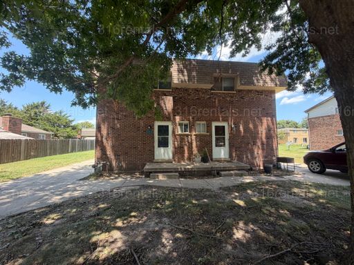 $890- 2 bed 1 bath - Townhomes