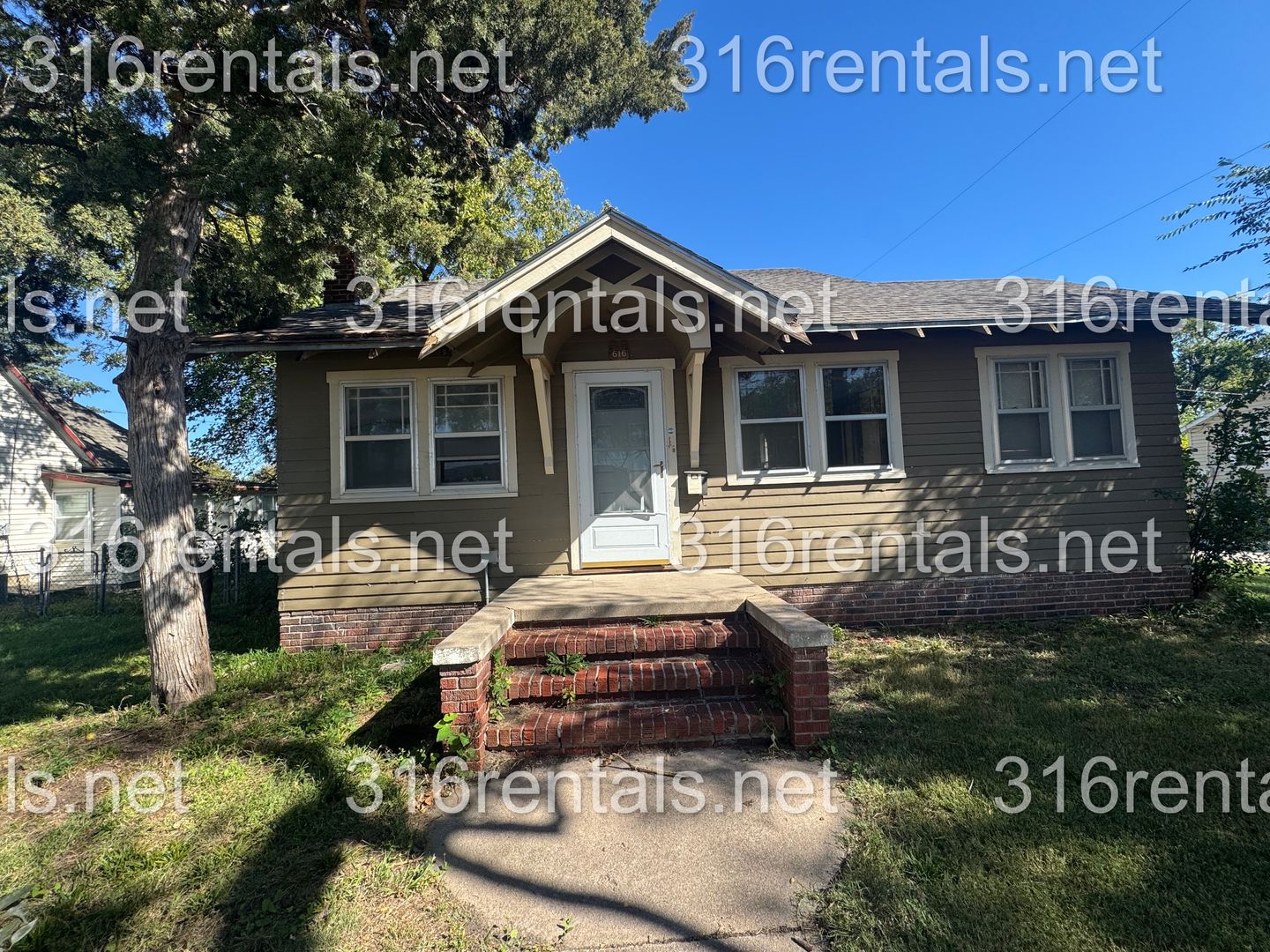 $949 - 3 Bed 1 Bath - Single Family Home 
