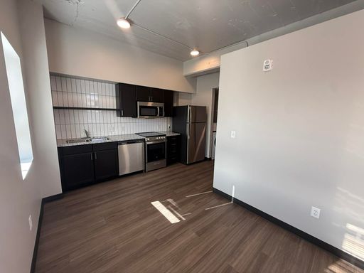 $835 - 1 Bedroom *MOVE IN SPECIAL - FIRST FULL MONTH RENT FREE* – photo 1