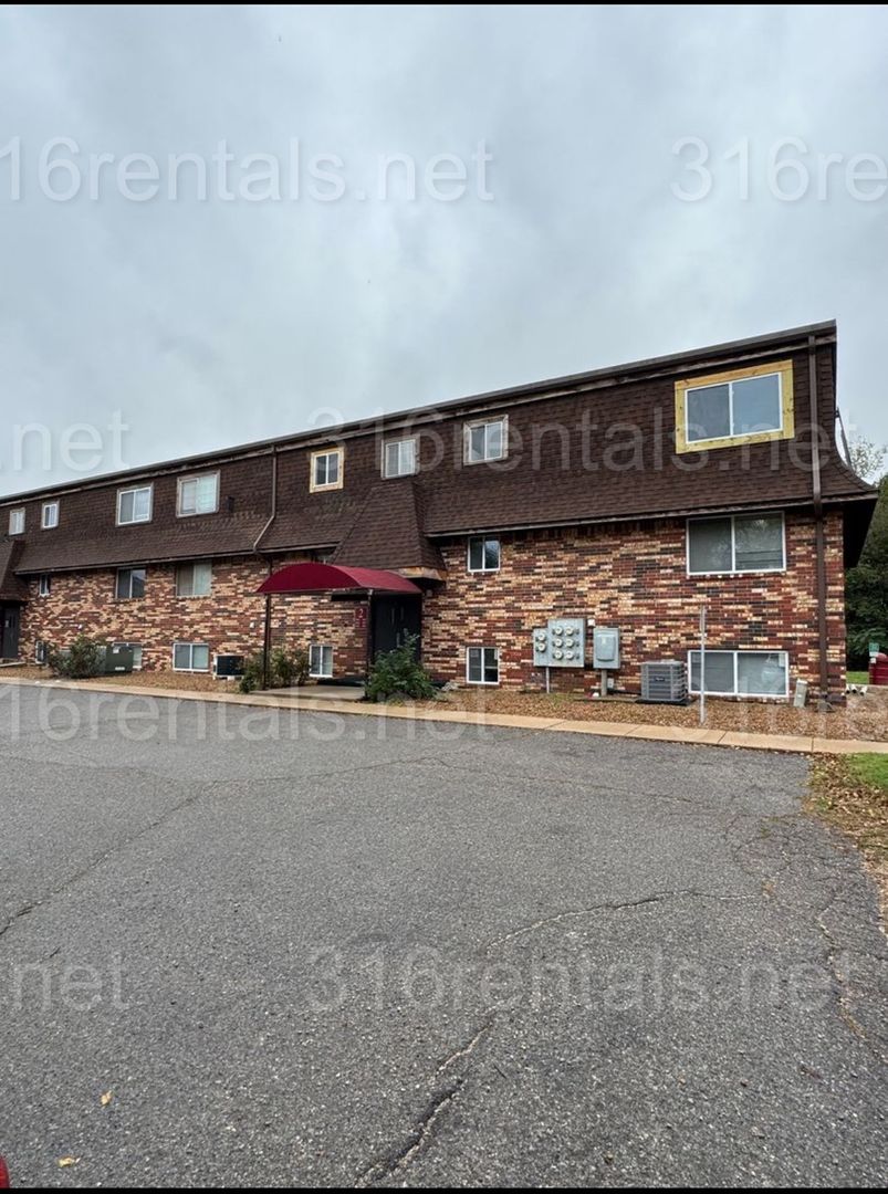 El Dorado Apartment: 1920 W Towanda