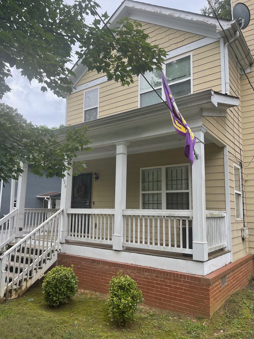 Atlanta House: 596 Joseph E. Lowery Blvd NW