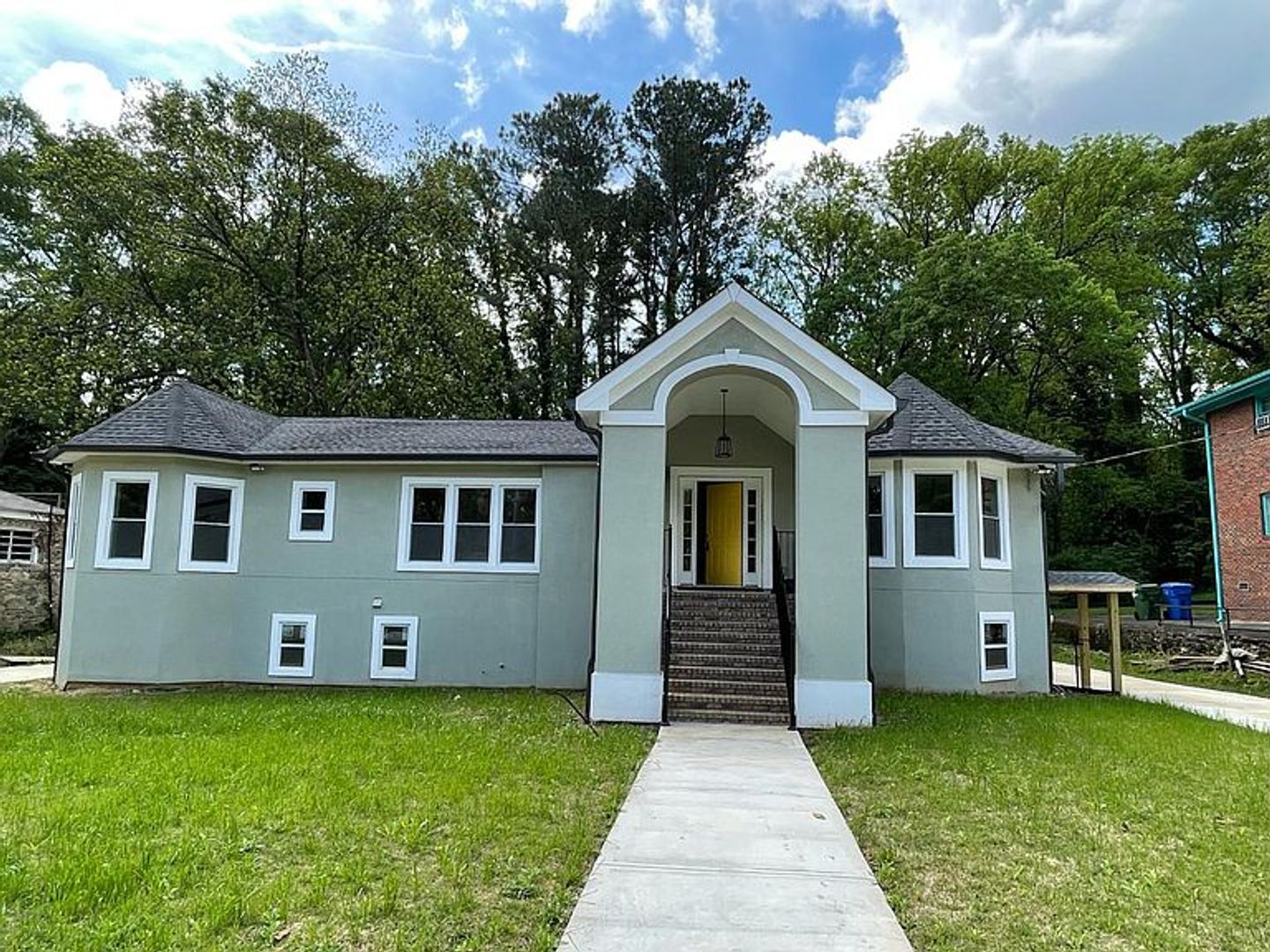 Atlanta House: 1436 Sharon St NW