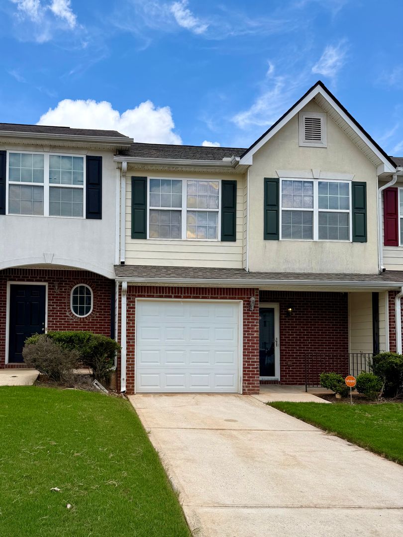 Jonesboro Townhome: 752 Georgetown Court