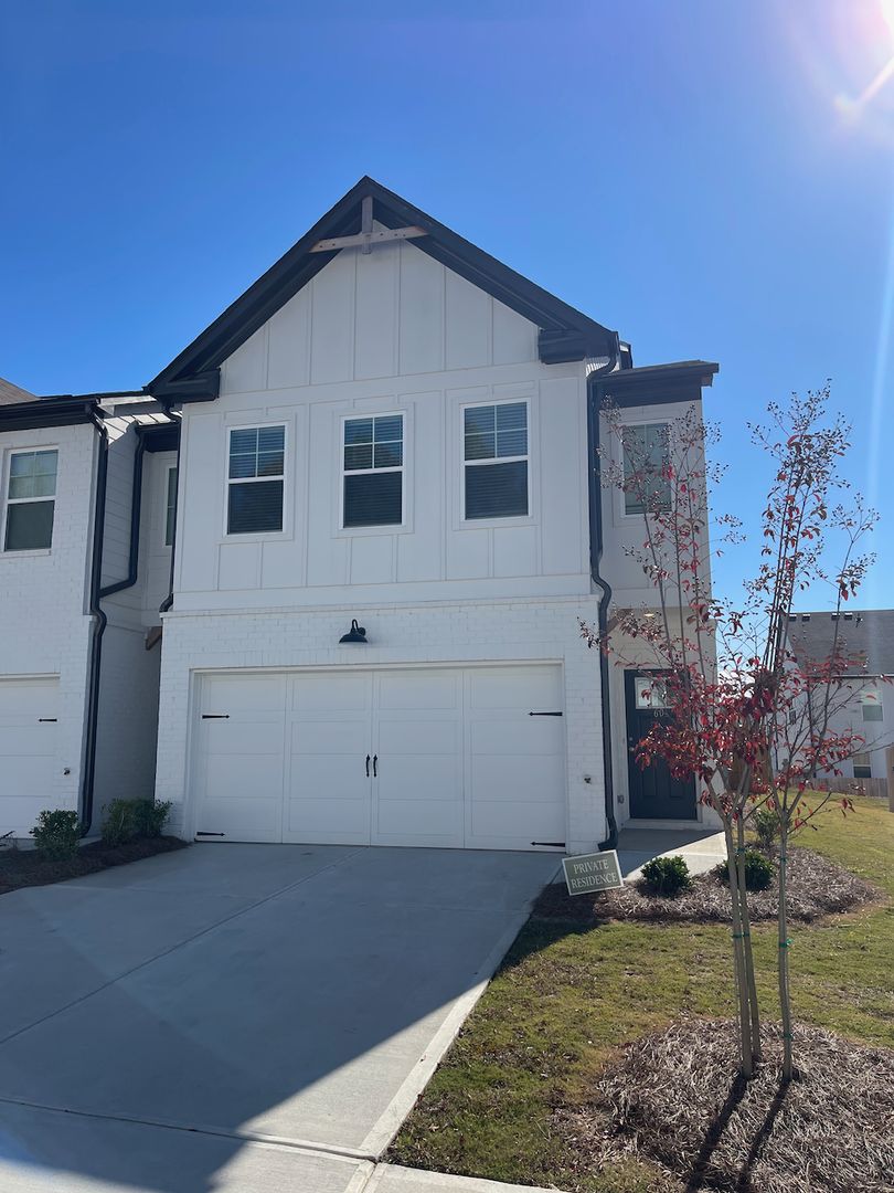 Auburn Townhome: 60 Auburn Valley Way