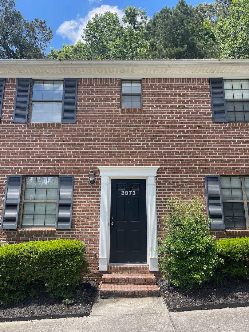 Snellville Apartment: 3077 Parkside Ct