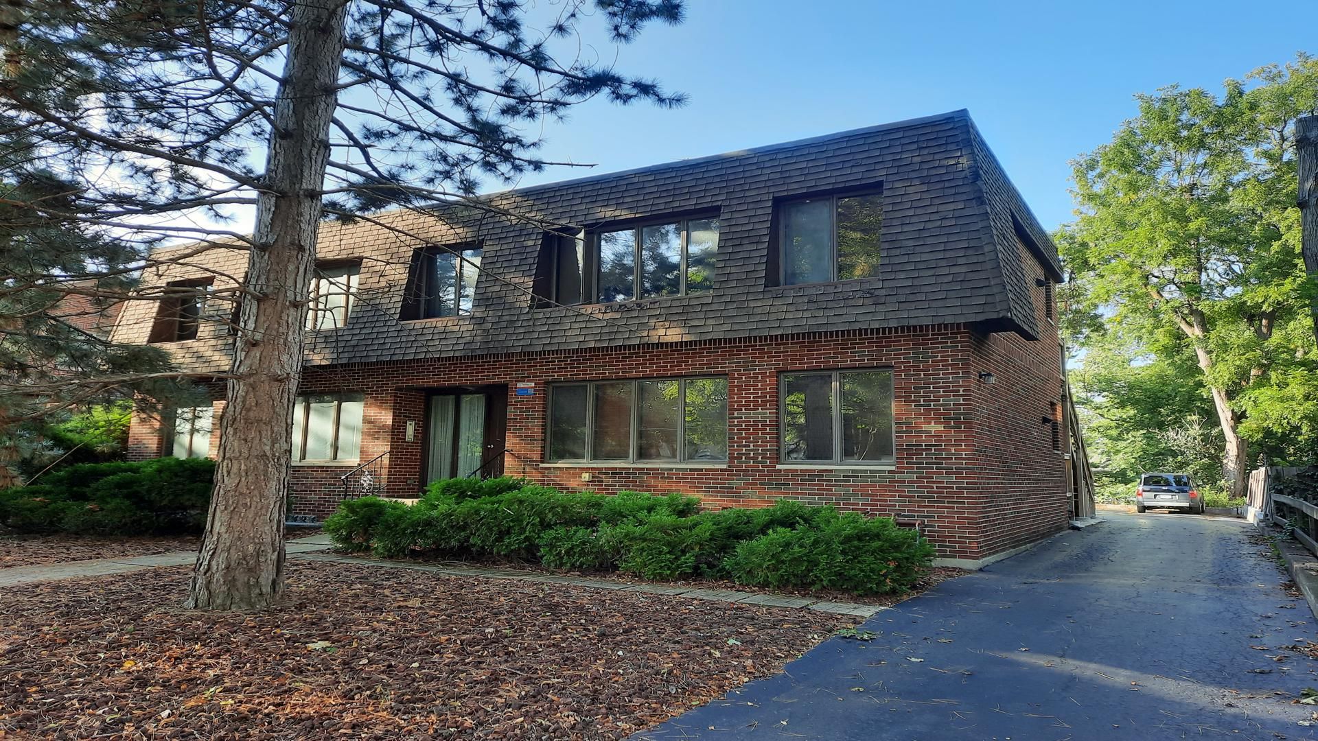 Palatine Apartment: 242 W Slade St