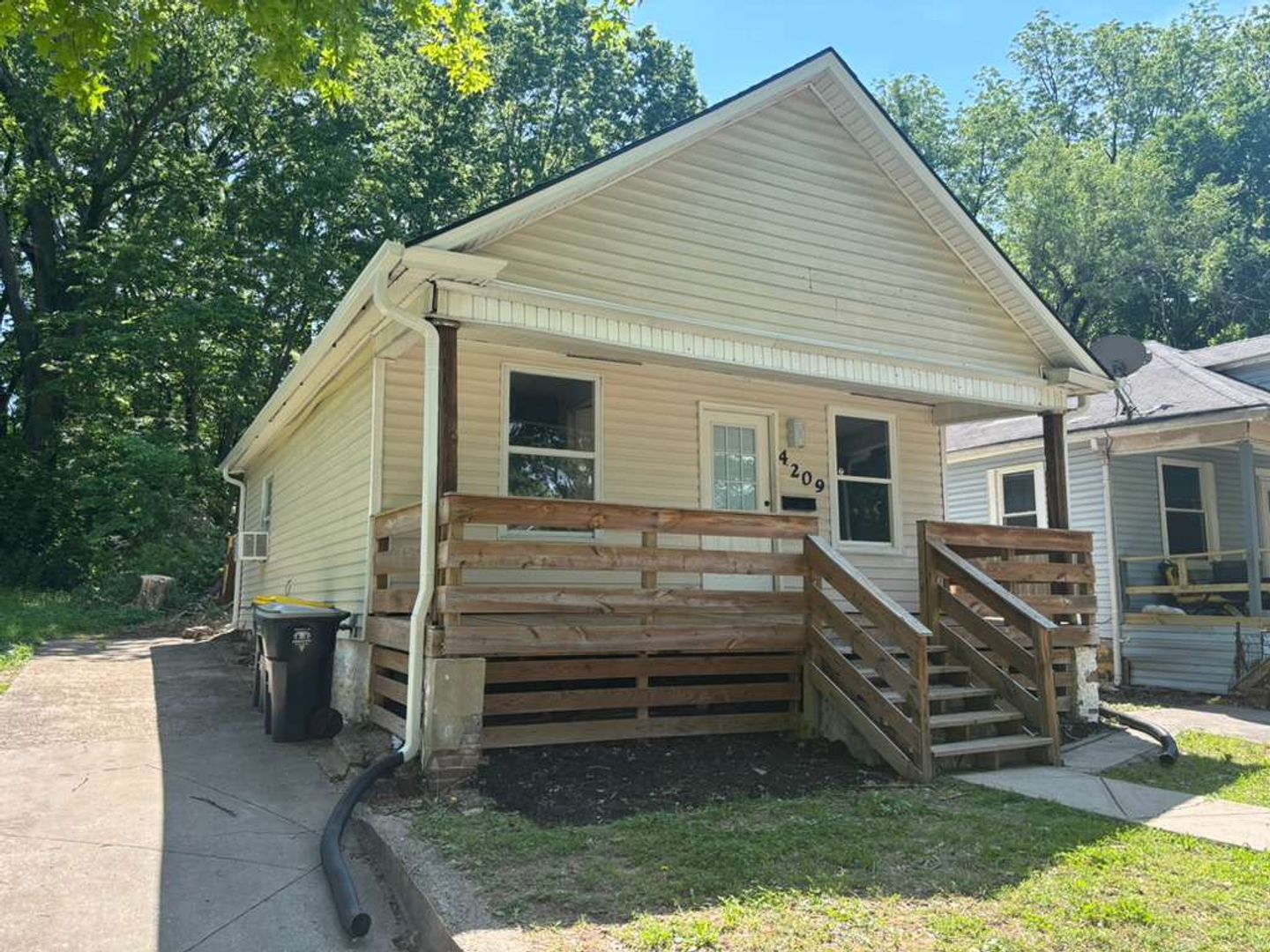 Kansas City House: 4209 Flora Ave