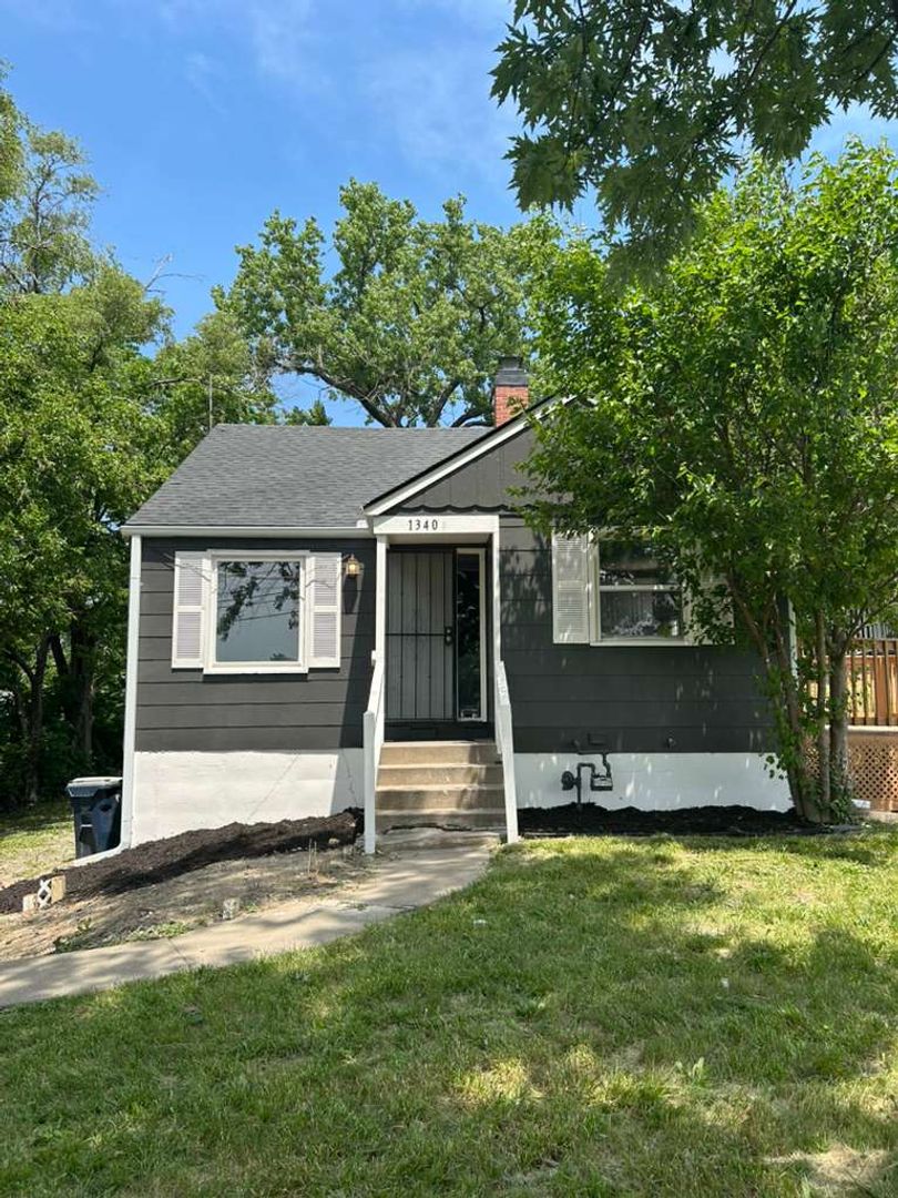 Kansas City House: 1340 E 85th St
