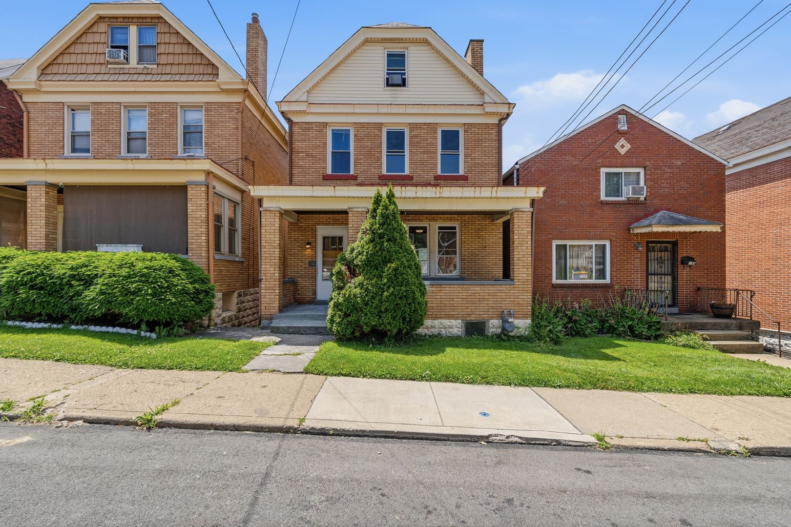 Pittsburgh House: 135 Saint Joseph St