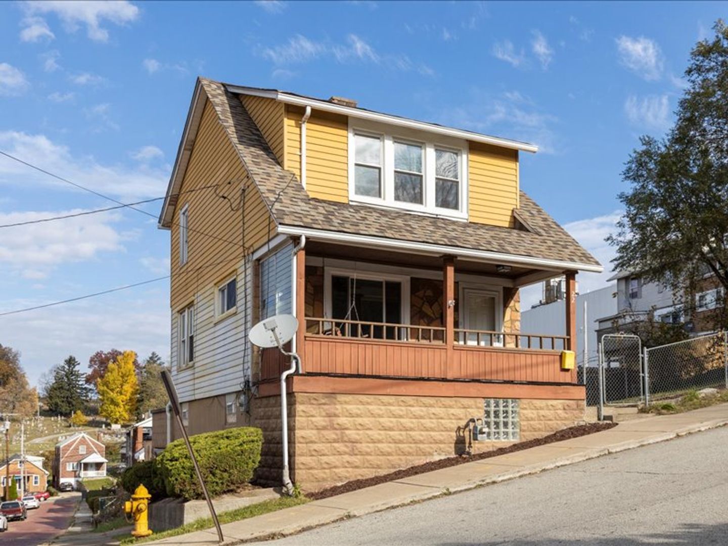 Pittsburgh House: 22 Thielman Ave