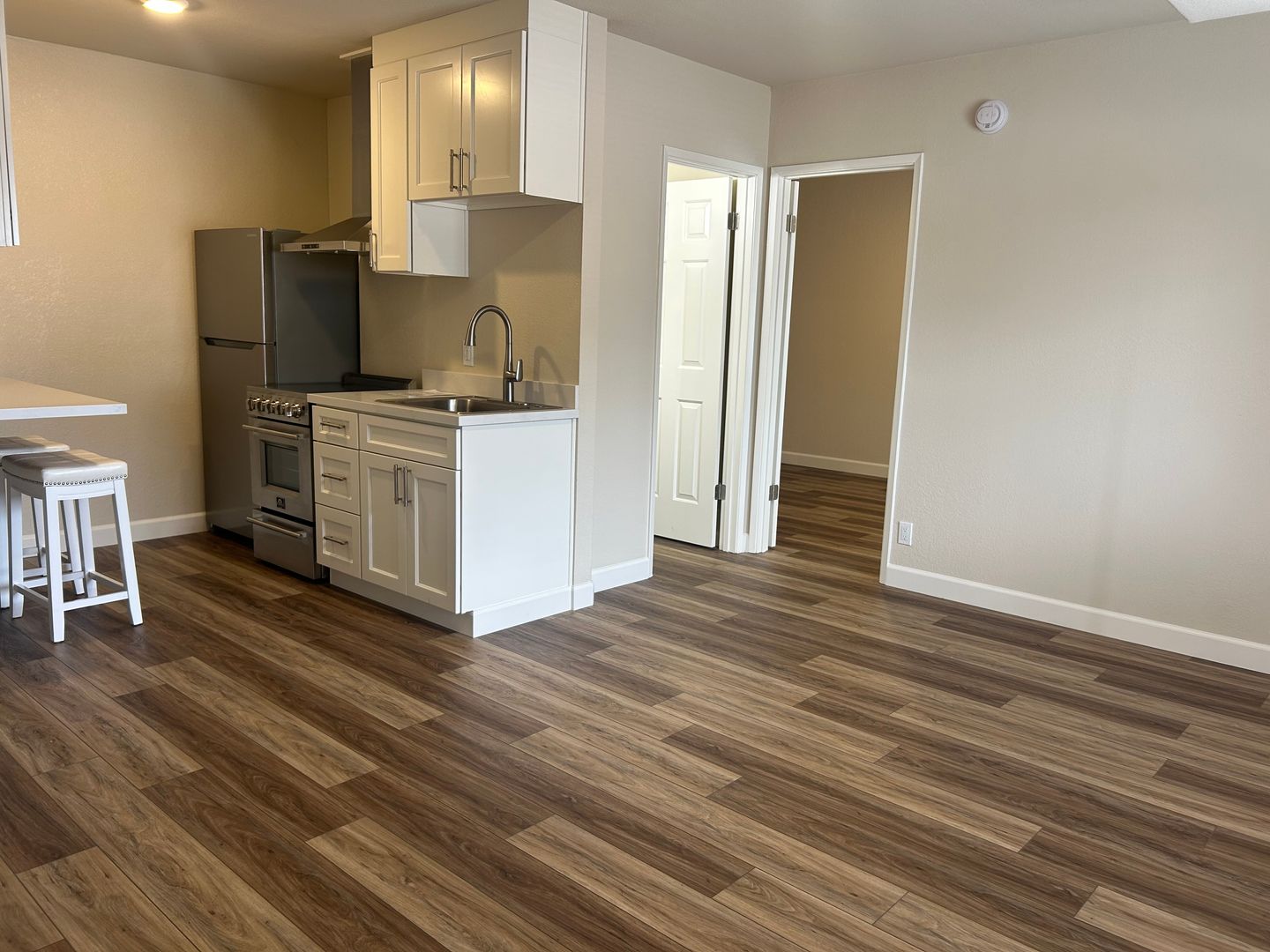 Marina Apartment: 3294 Del Monte Boulevard