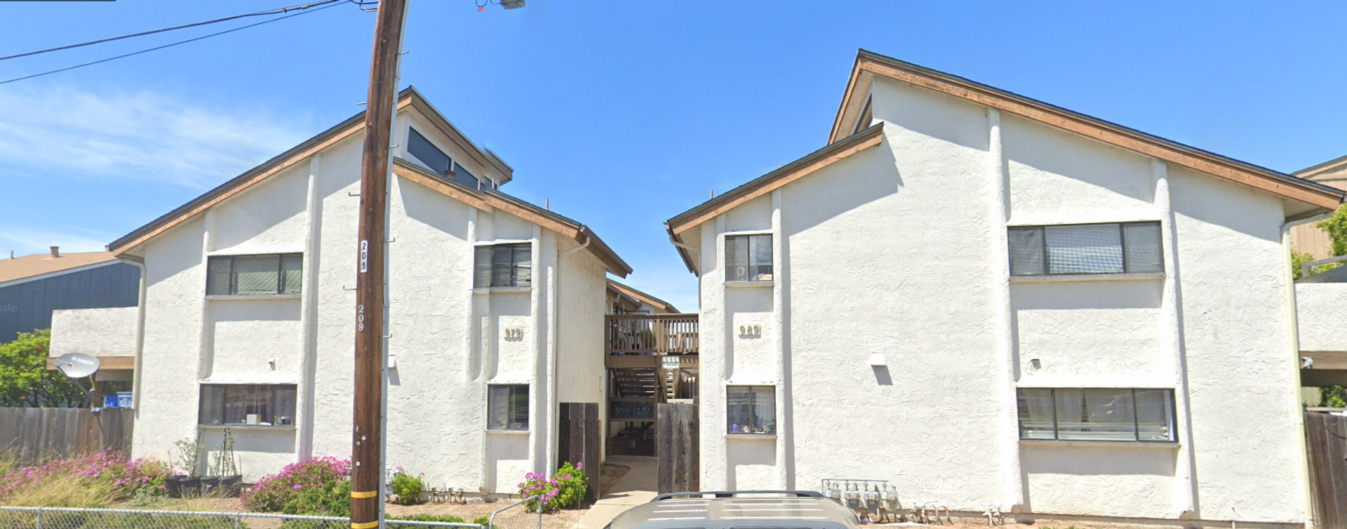 Seaside Apartment: 979-989 Hilby Ave