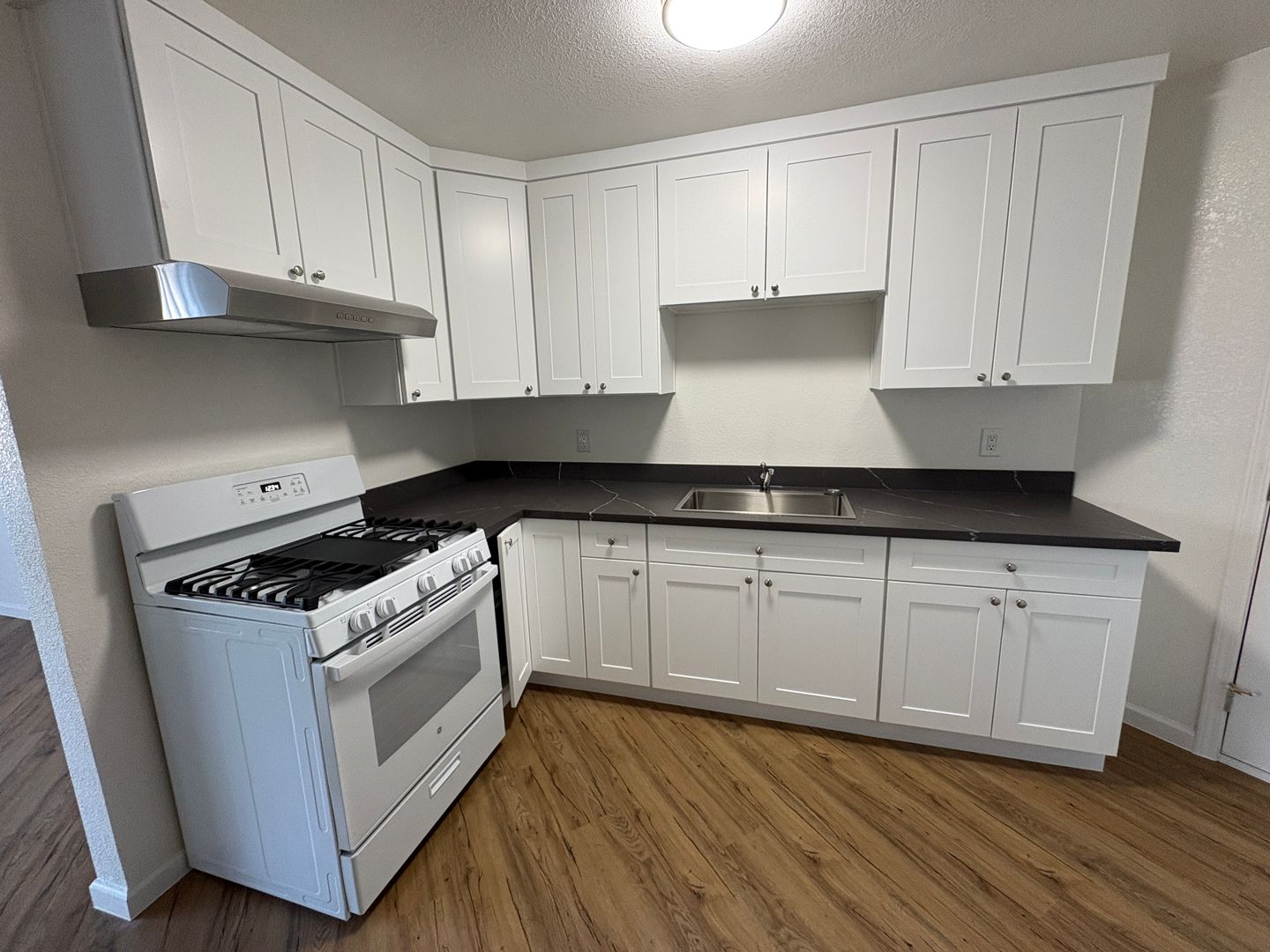 Greenfield Apartment: 923 Walnut Ave,