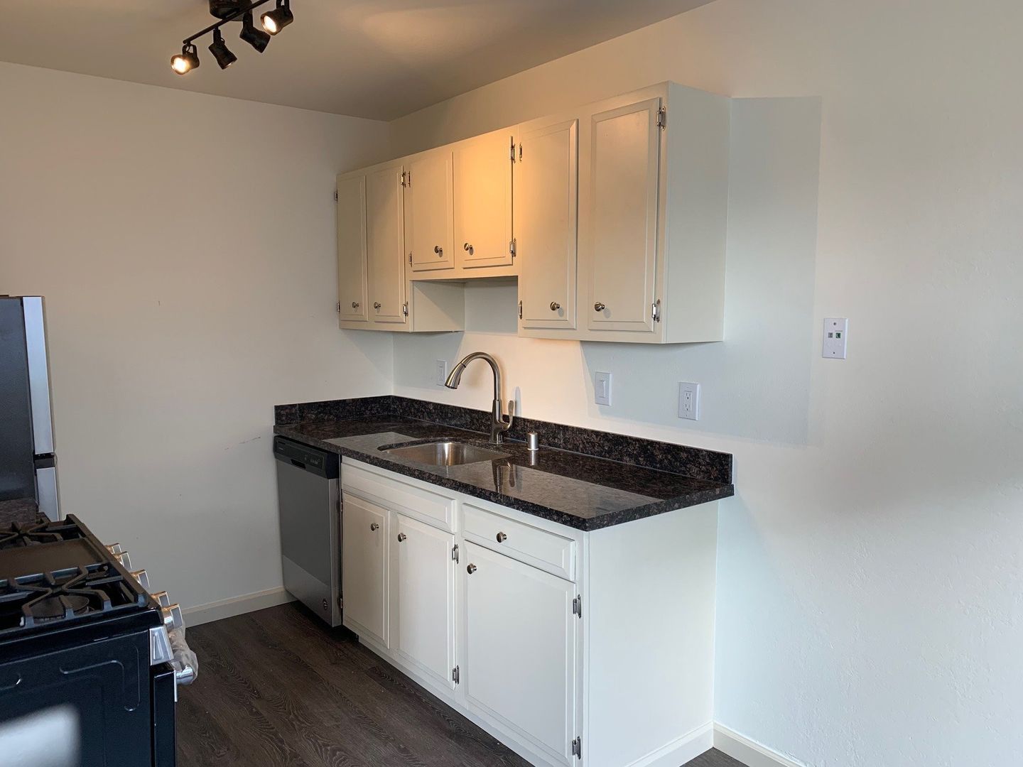 Salinas Apartment: 156 Archer St