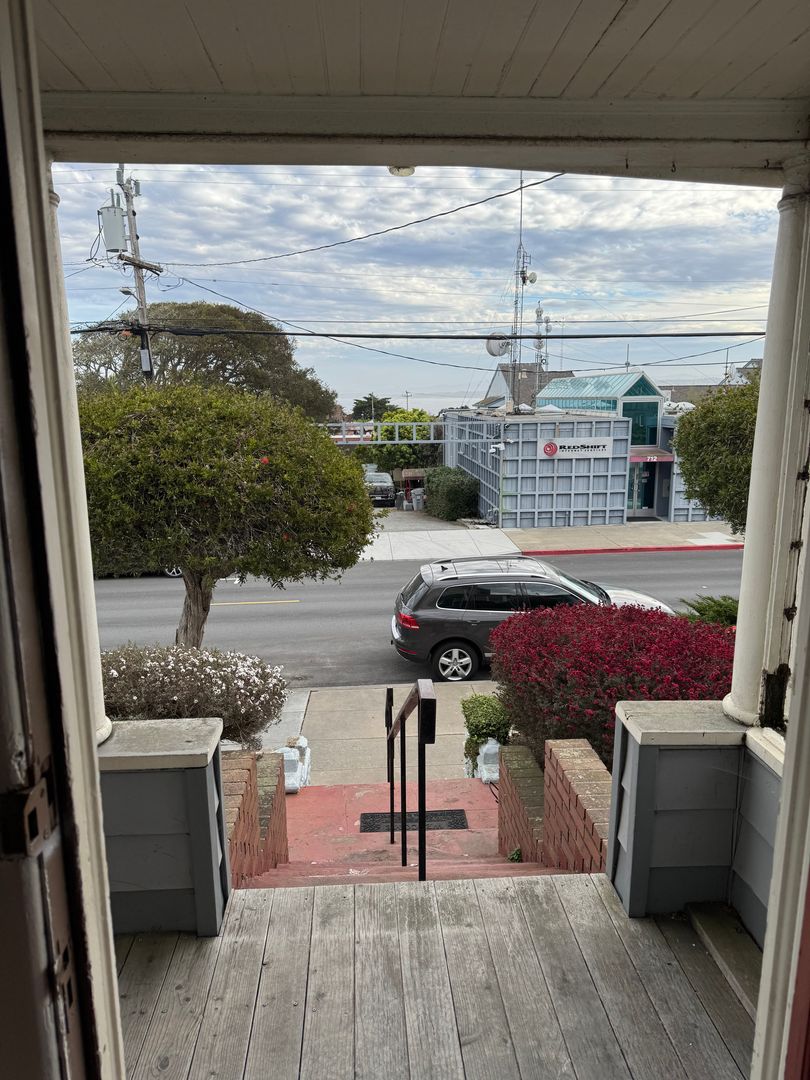 Monterey Apartment: 725-737 Hawthorne Street