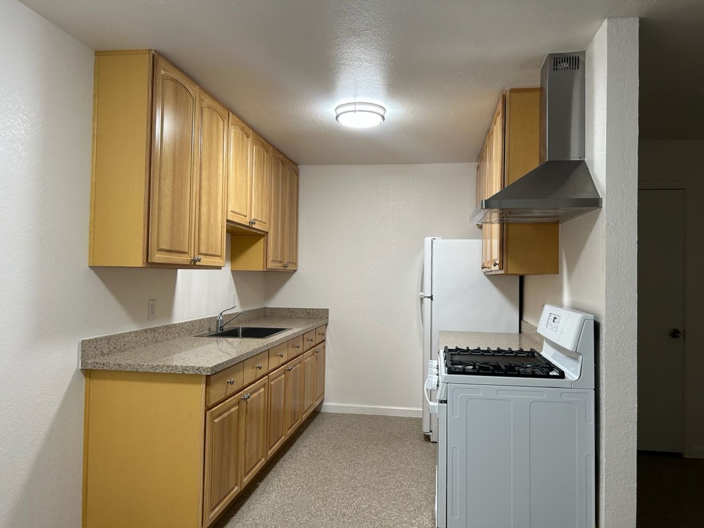 Greenfield Apartment: 923 Walnut Ave,
