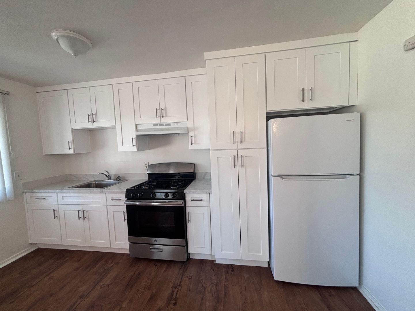 Marina Apartment: 176 Palm Avenue