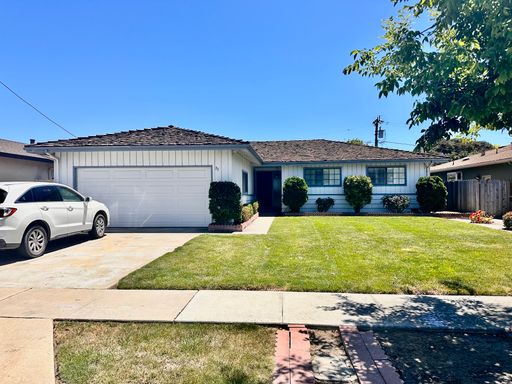 AVAILABLE NOW! Spacious 3 bed 2 Bath home in South Salinas! – photo 1