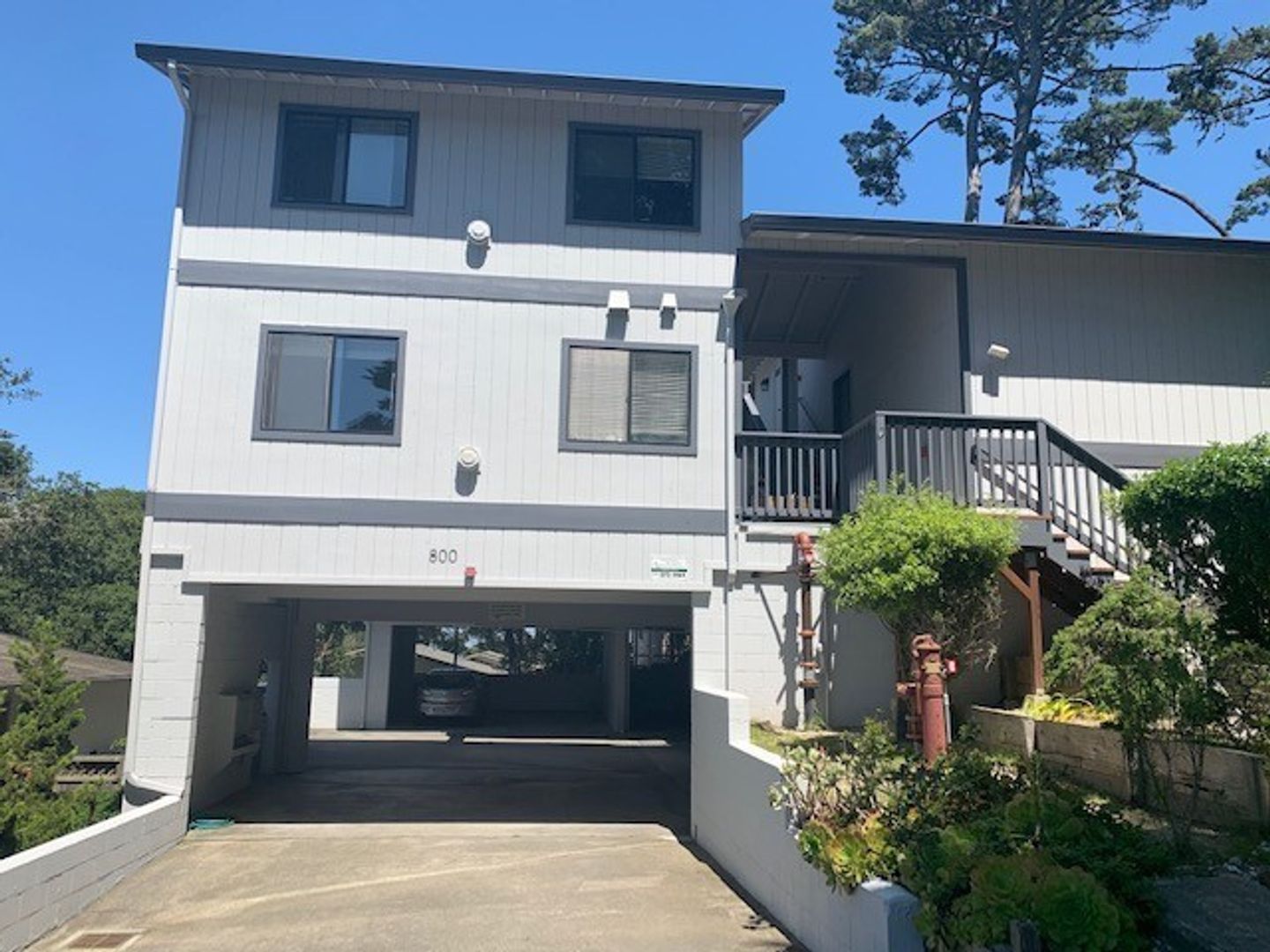 Monterey Apartment: 800 Parcel St