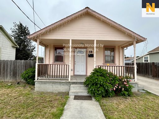 Charming 2 Bed / 1 Bath Duplex in South Salinas! – photo 1