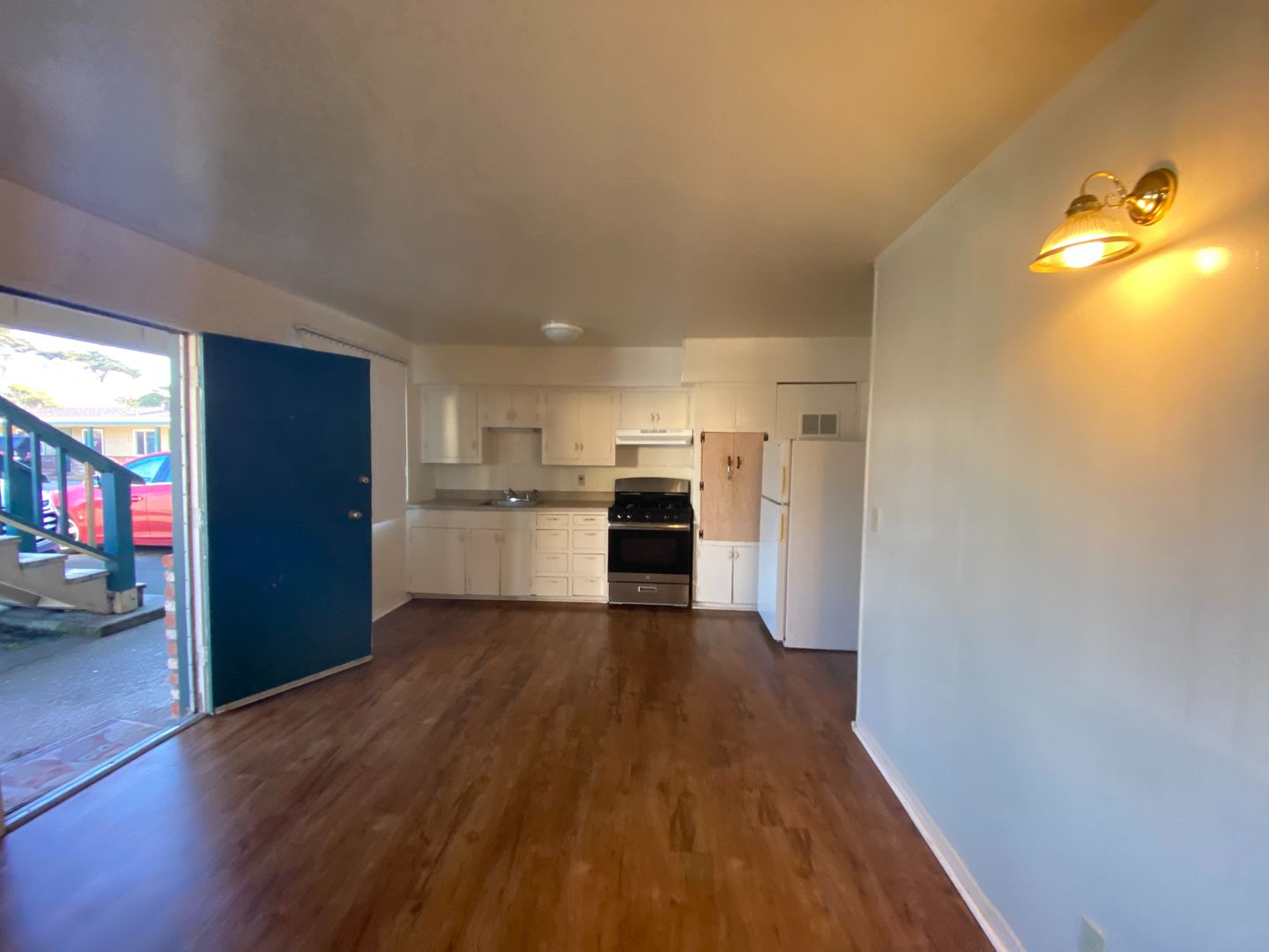 Marina Apartment: 176 Palm Avenue