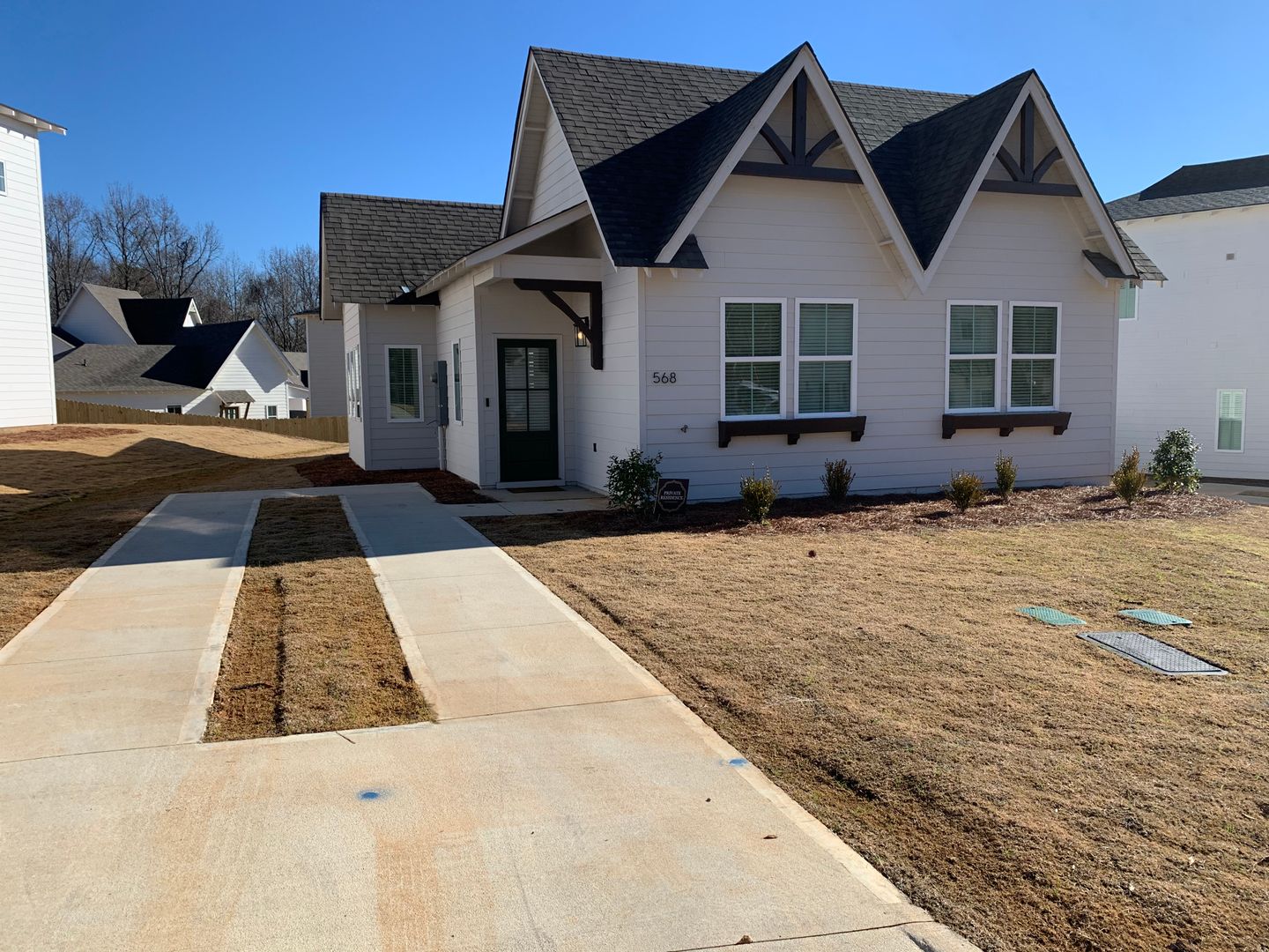 Auburn House: 568 Piper Ave