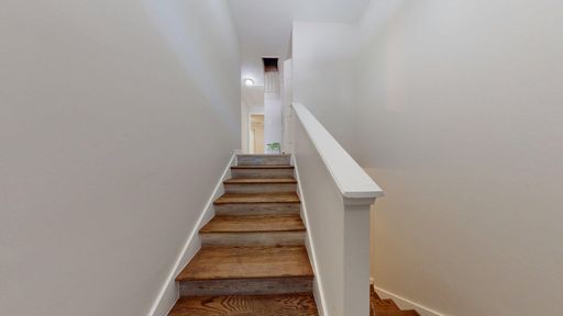 Spacious Auburn Duplex in Prime Location – photo 1
