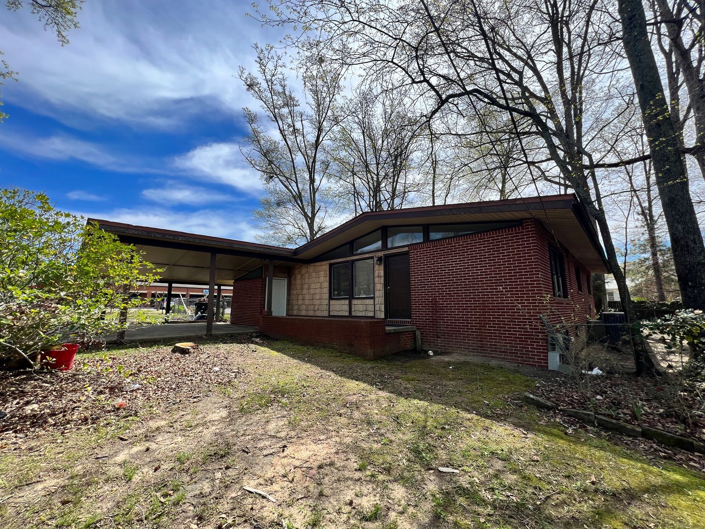 Auburn House: 644 E. Glenn Ave