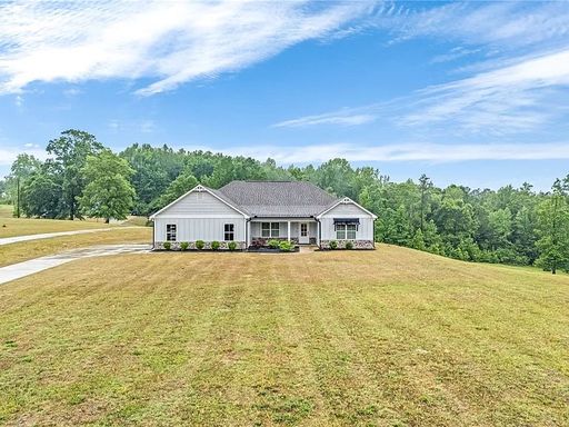 Country living in a modern house – photo 1