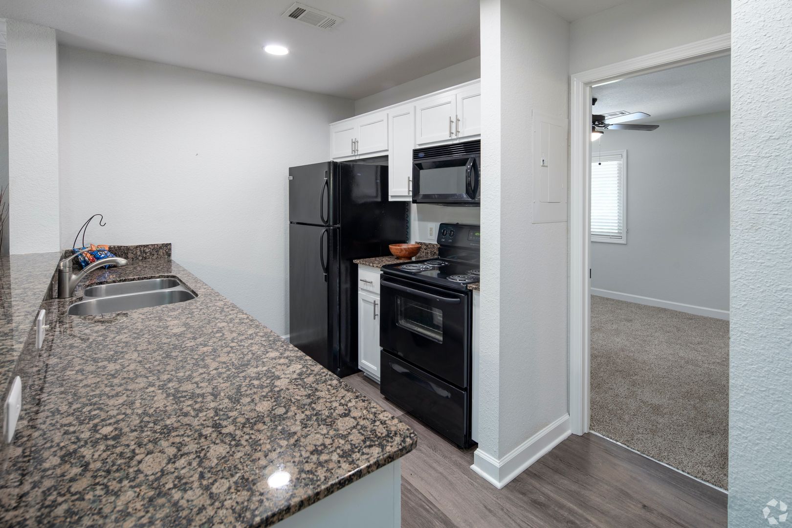 Auburn Apartment: 555 N. Dean Rd