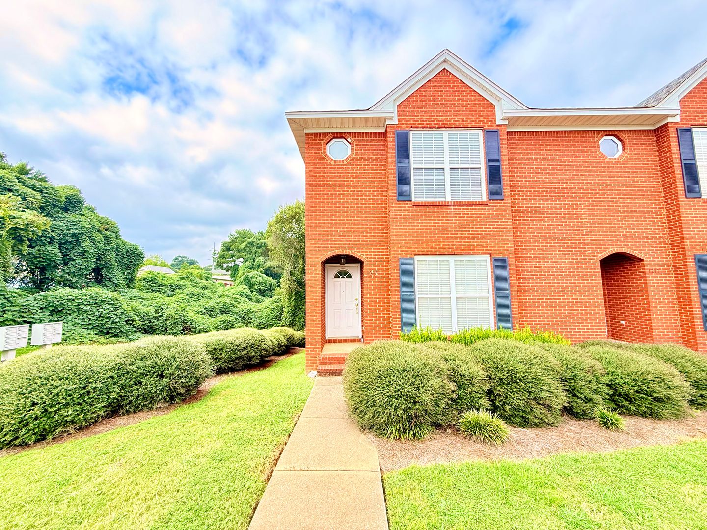 Auburn House: 1213 N Dean Rd