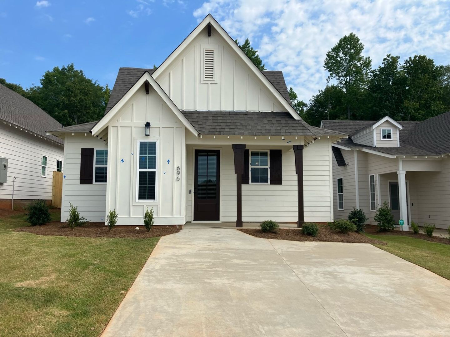 Opelika House: 696 Village Dr