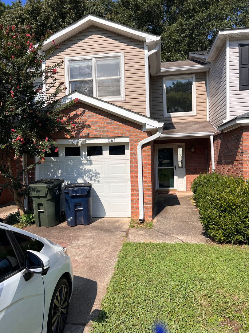 Auburn Townhome: 561 Heritage Ct