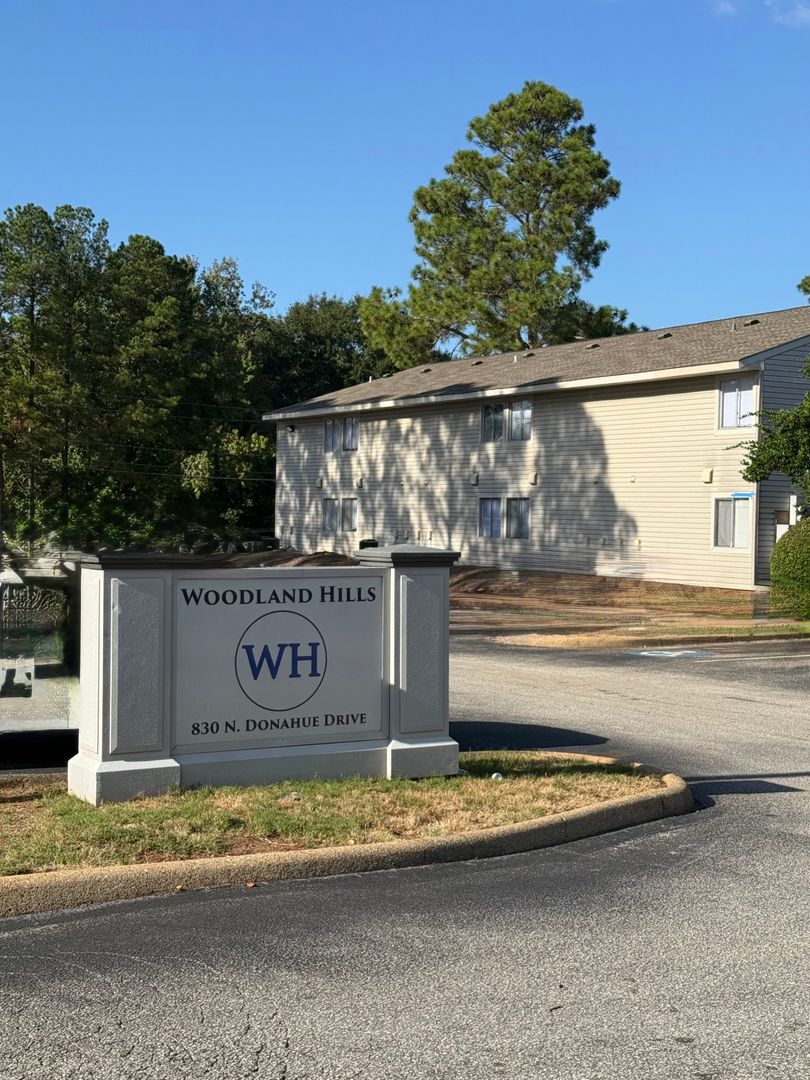 Auburn Apartment: 830 N. Donahue Dr