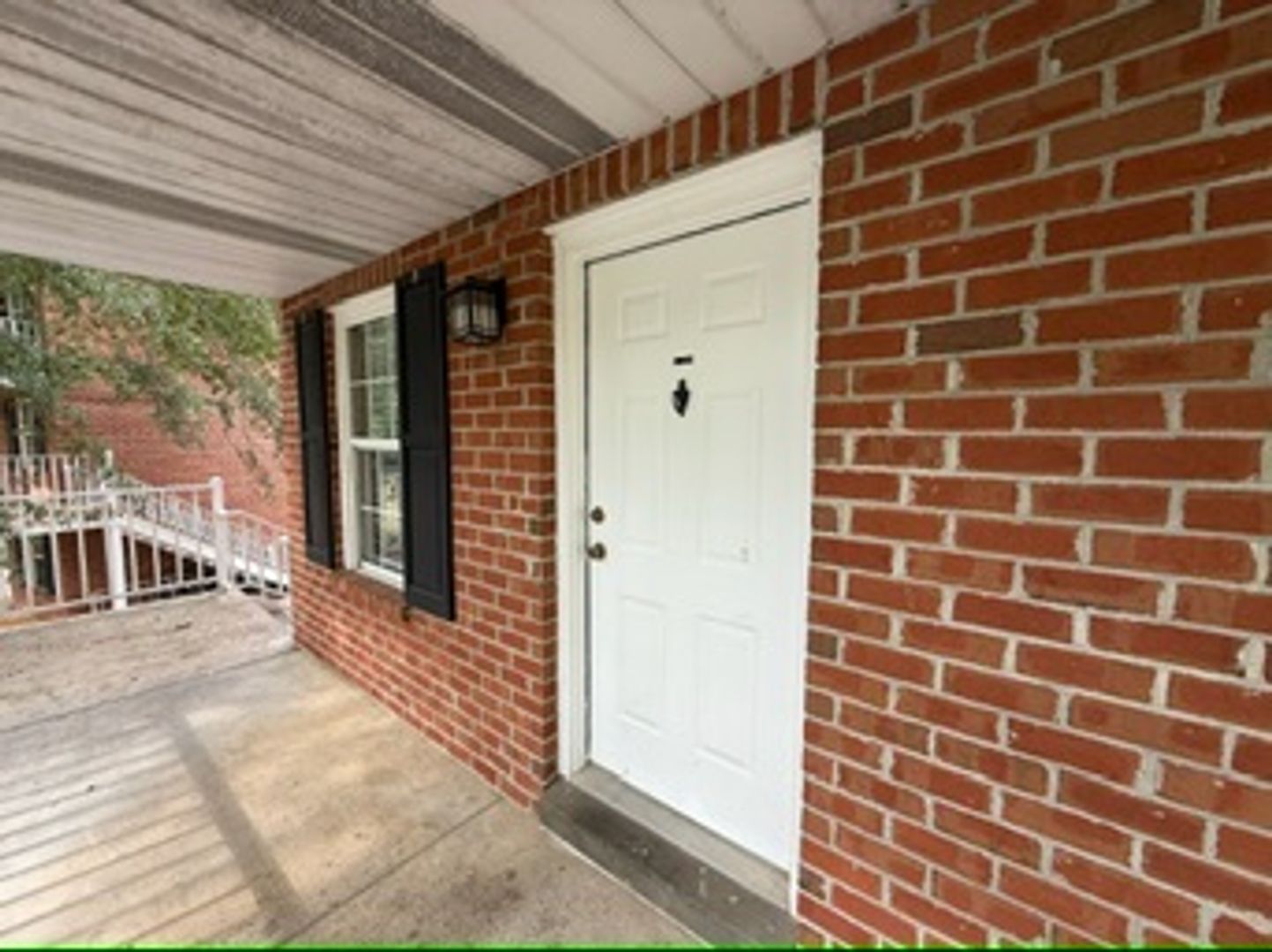 Auburn House: 154 E. University Dr.