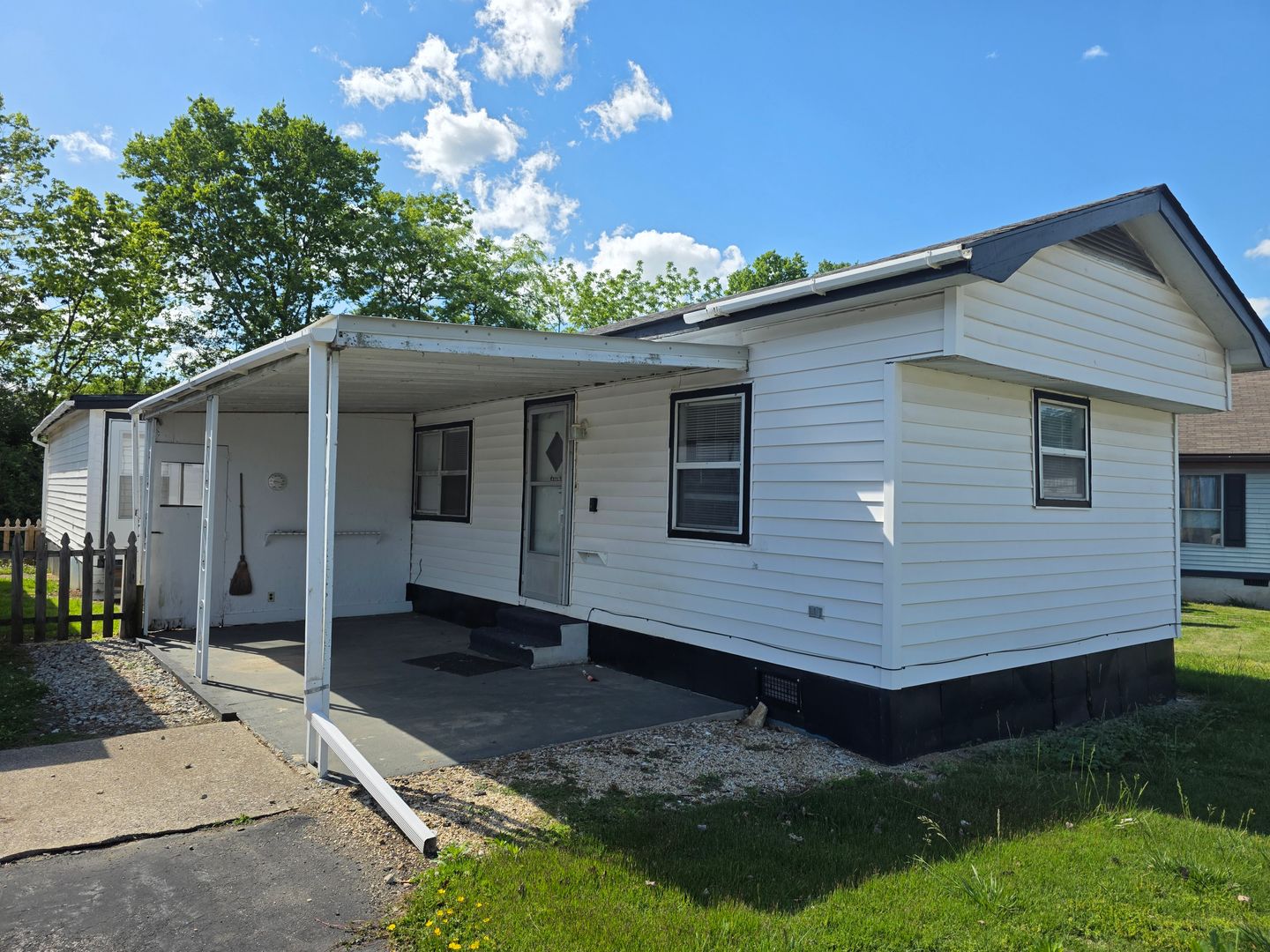 Winchester House: 400 Wexford Drive