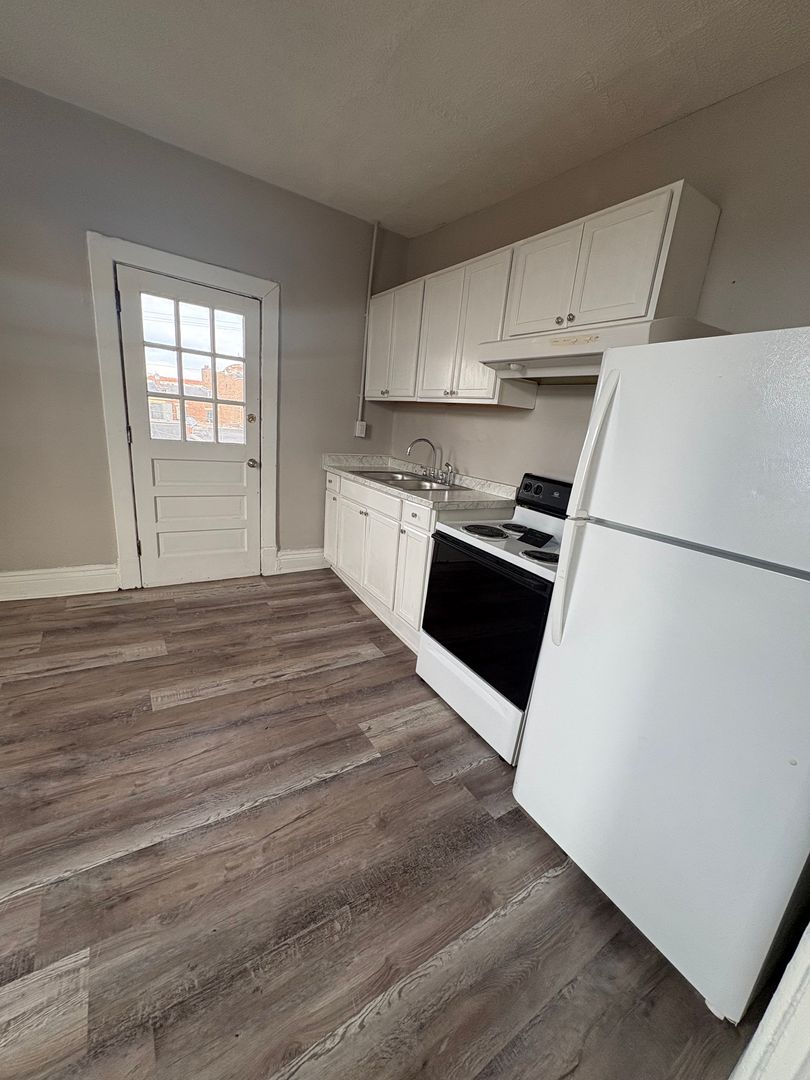 Winchester Apartment: 17 W. Lexington Avenue