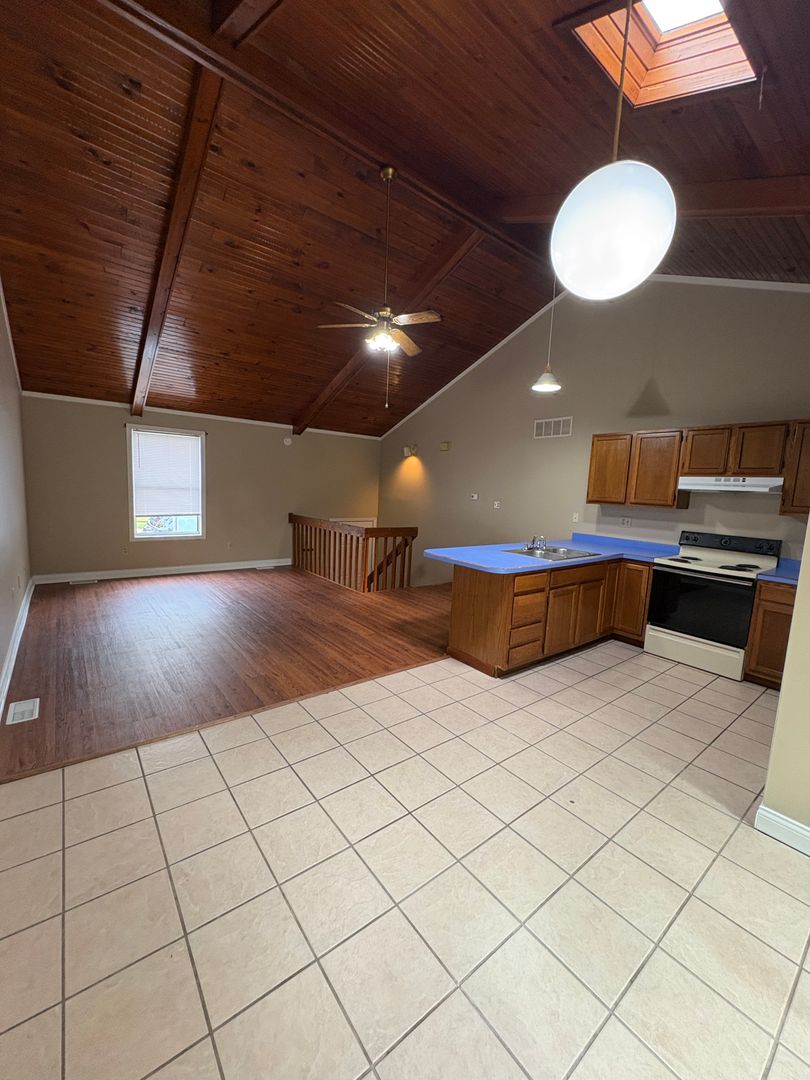 Winchester Apartment: 1136 Dale Drive