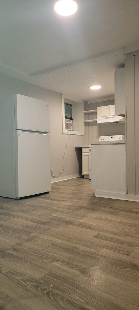 Winchester Apartment: 7 Calloway St