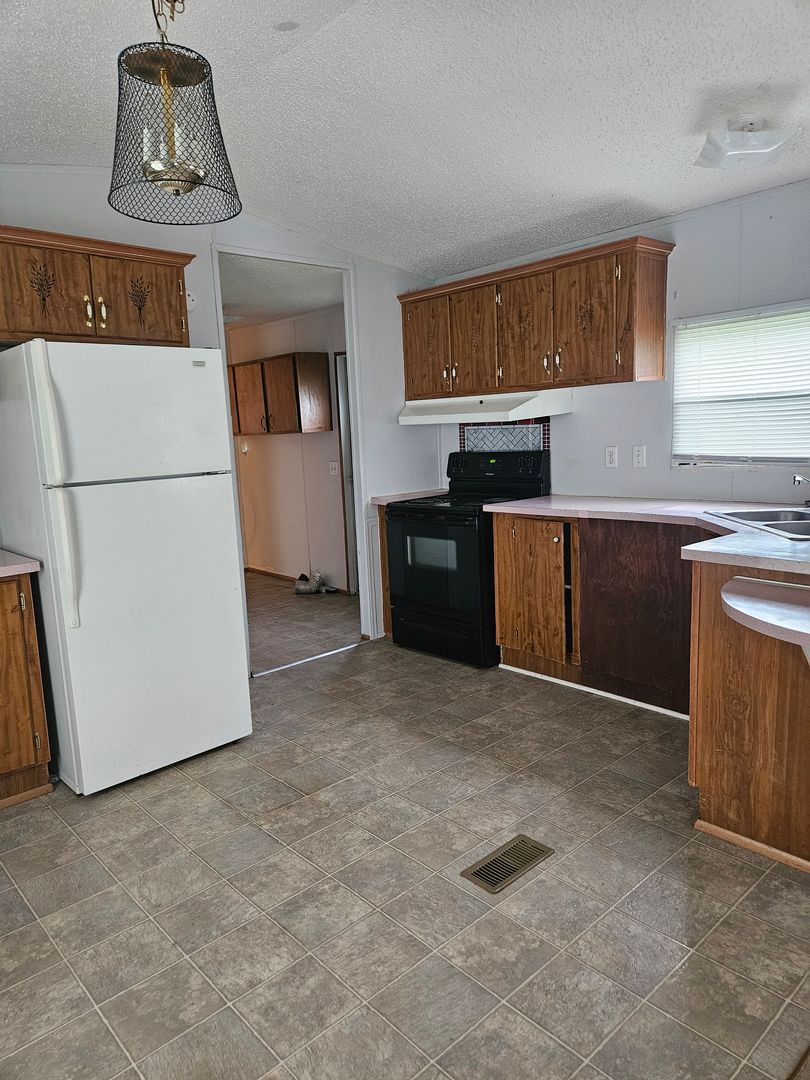 Winchester House: 210 Yorktowne Dr