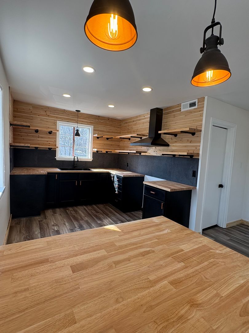 Winchester Apartment: 502 W. Lexington Avenue