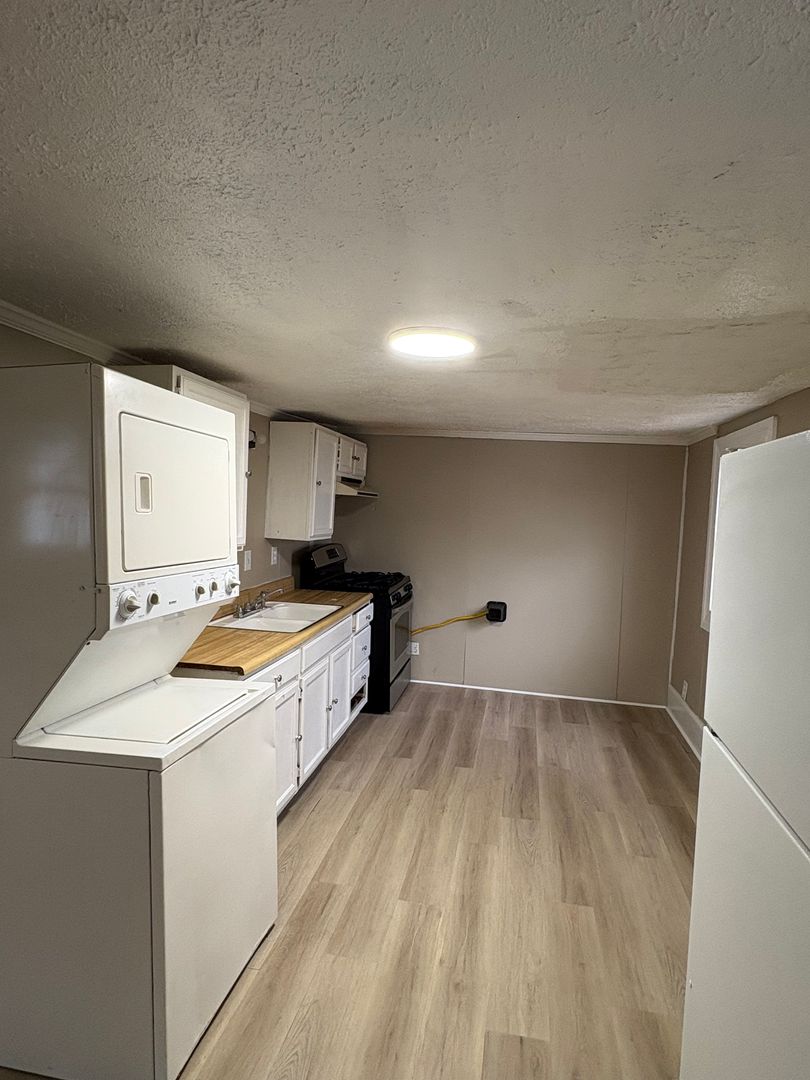 Winchester Apartment: 223 Boone Avenue