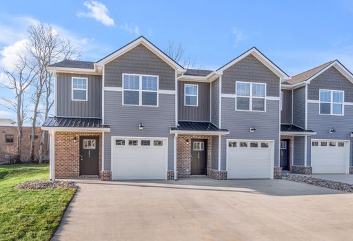 Modern 3BR/2.5BA Townhome W/ Garage